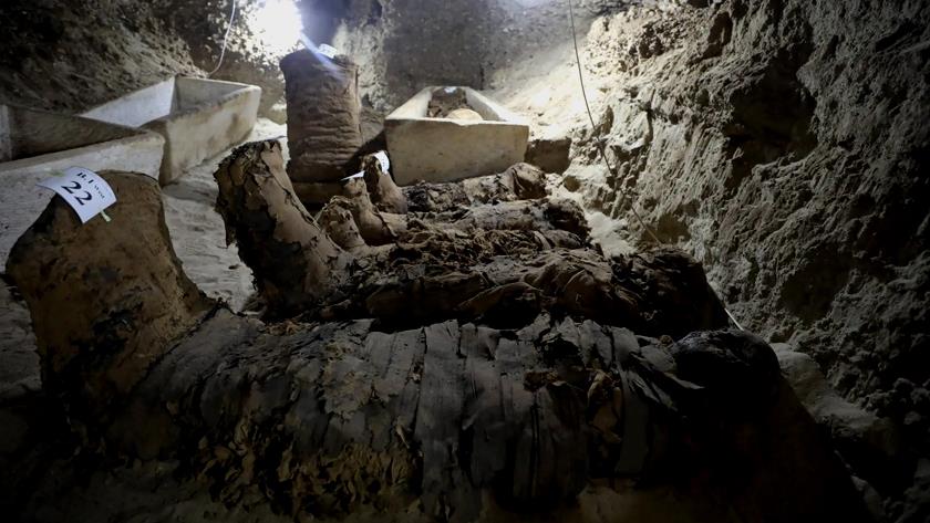 Iranpress: 32 ancient-era tombs discovered in Egypt