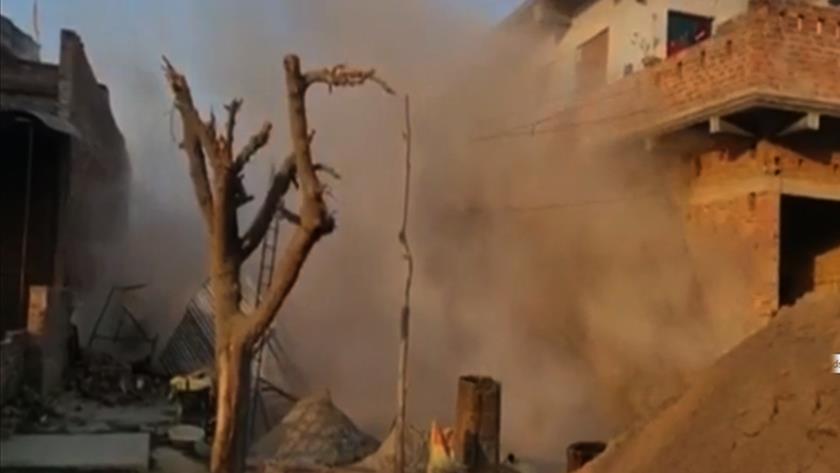 Iranpress: 7 killed in building collapse near India