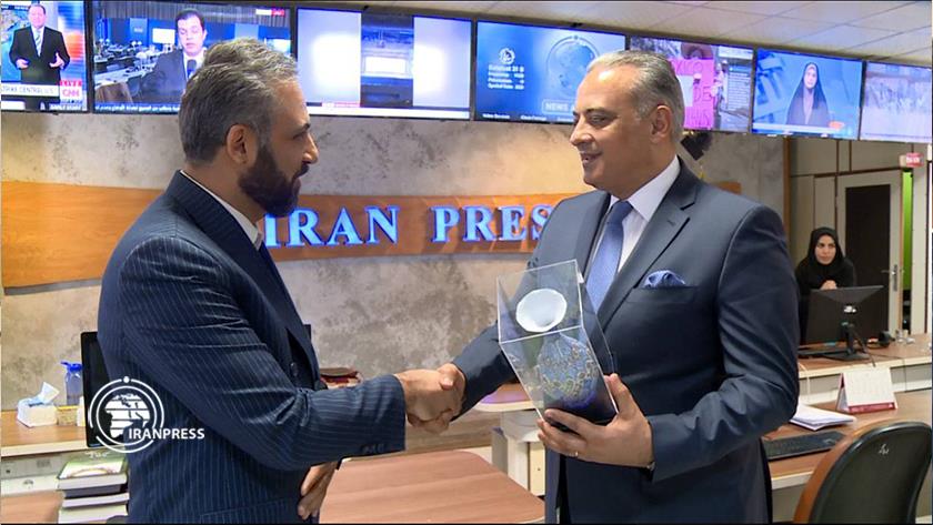 Iranpress: Minister of Culture, Media of Lebanon visits IranPress