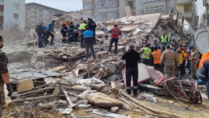 Iranpress:  5.6 earthquake jolts Turkey, more buildings collapse