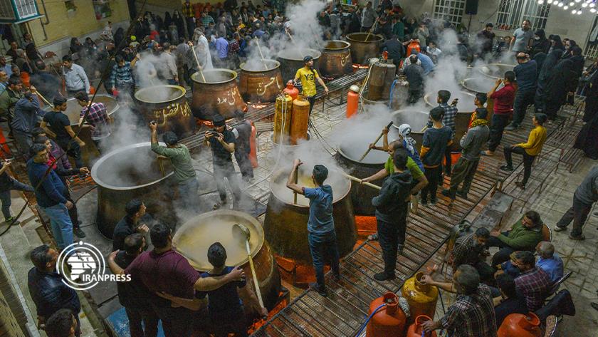 Iranpress: Samani cooking rituals held in Iran Shiraz on threshold of Nowruz 