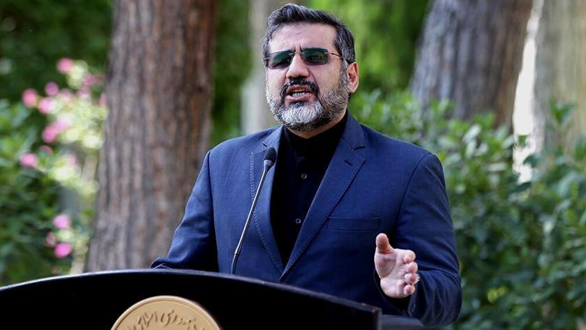 Iranpress: Minister of Culture leaves Iran for Caracas