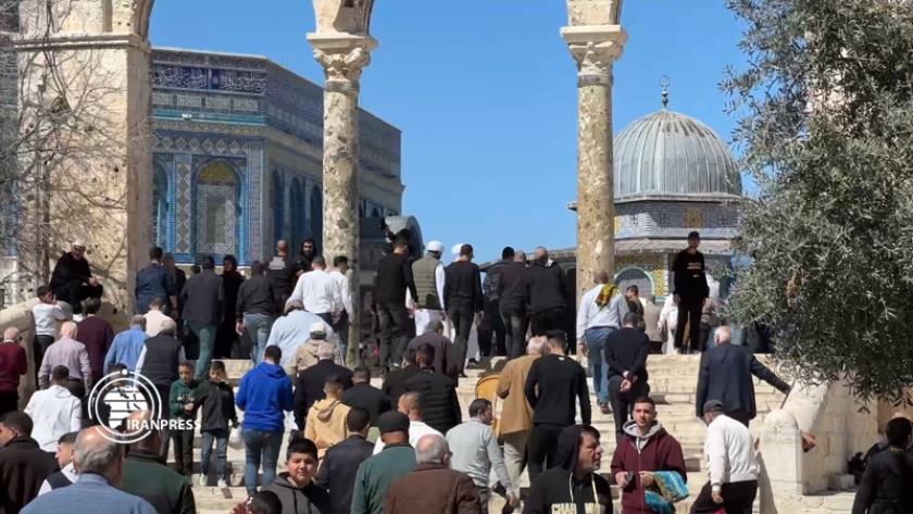 Iranpress: Palestinian Youths presence in Al-Aqsa Mosque; a signal of Resistance