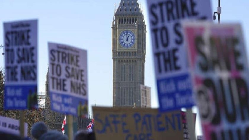 Iranpress: UK doctors go on three-day strike in pay dispute