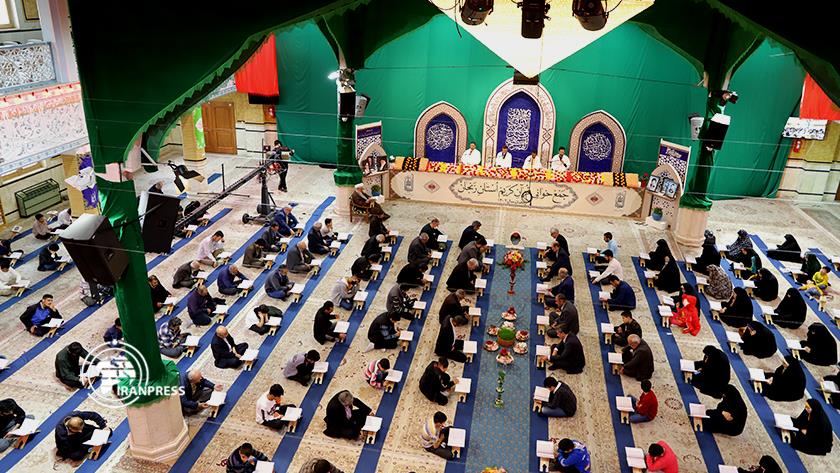 Iranpress: Ramadan; Recitation of Holy Quran in Hosseinieh Azam, Northwestern Iran