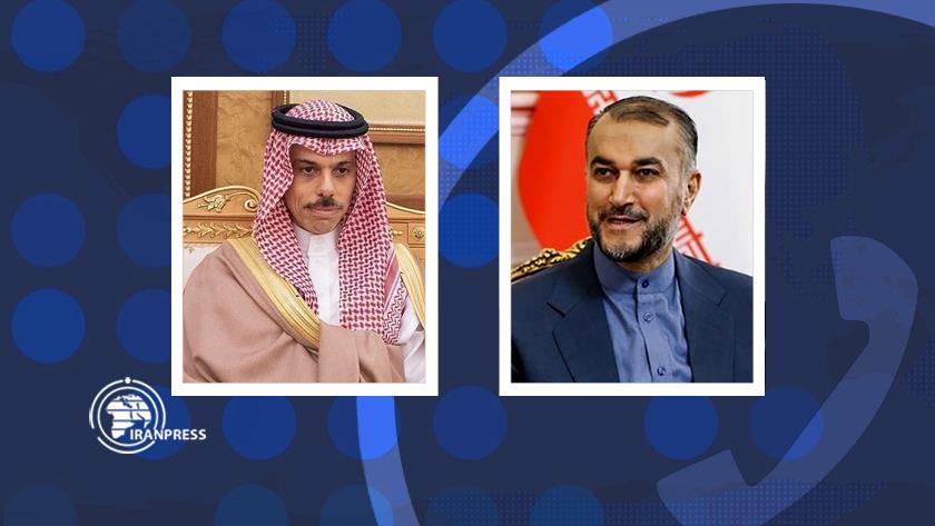 Iranpress: Iran, Saudi Arabia FMs review bilateral agreements on phone