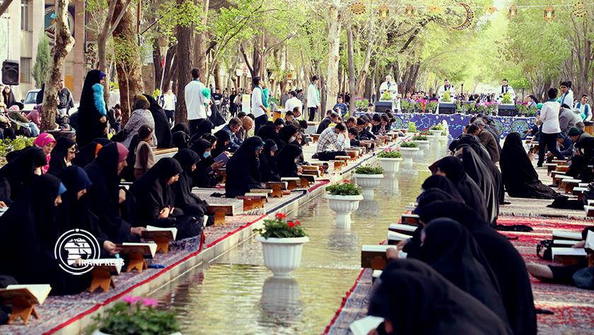 Iranpress: Soul touching sound of Holy Quran recitation in historic Isfahan