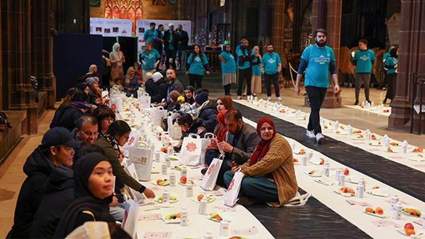 Iranpress: People attend Iftar event at Manchester Cathedral