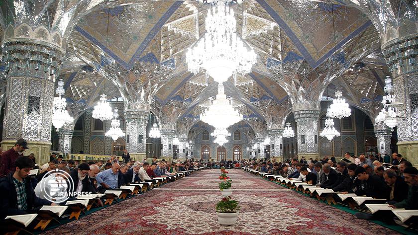 Iranpress: Ramadan; recitation of Holy Quran in Imam Reza Holy Shrine