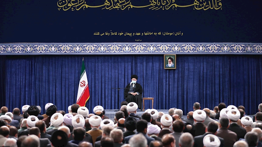 Iranpress: Ayatollah Khamenei meets with Iranian officials