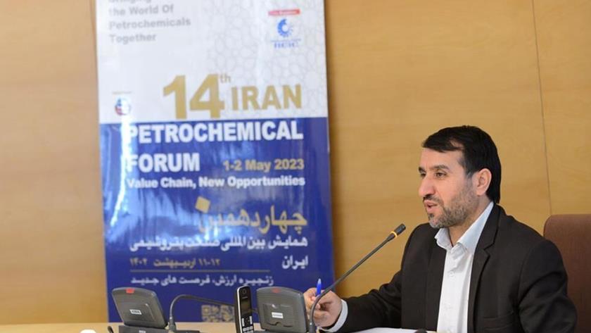 Iranpress: Iran Petrochemical Forum an opportunity for indigenizing technologies