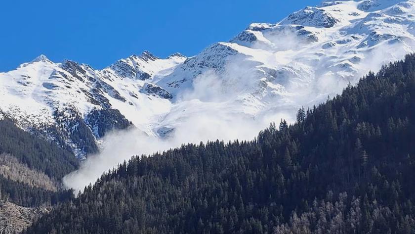 Iranpress: 6 killed, several injured in avalanche in French Alps