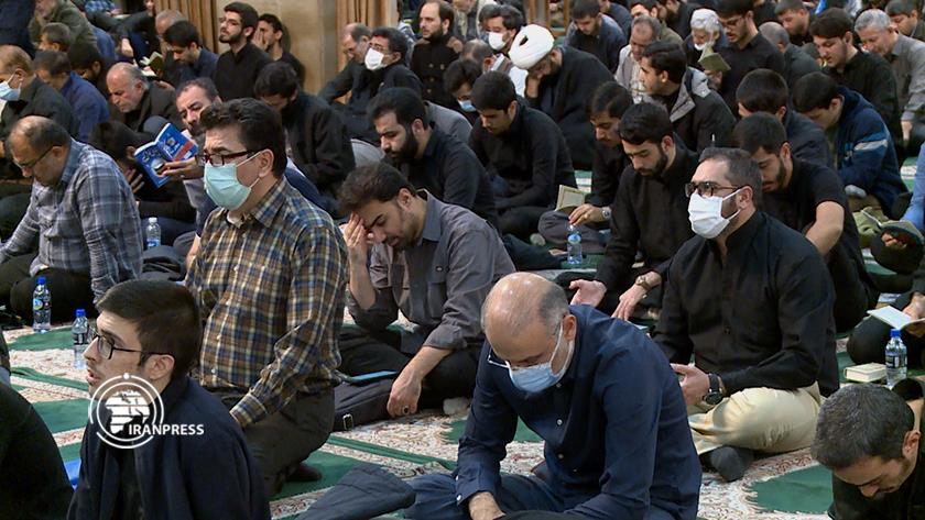 Iranpress: Iranians observe first night of Qadr during Ramadan