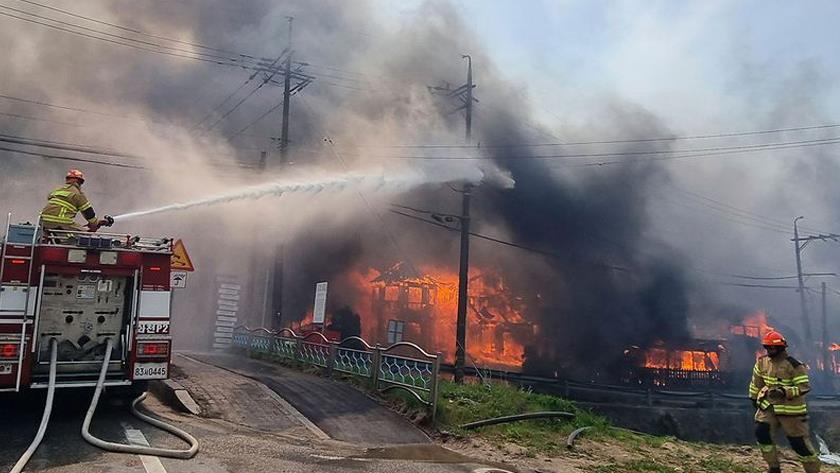 Iranpress: South Korea city wildfire fanned by strong winds, 300 residents evacuate homes