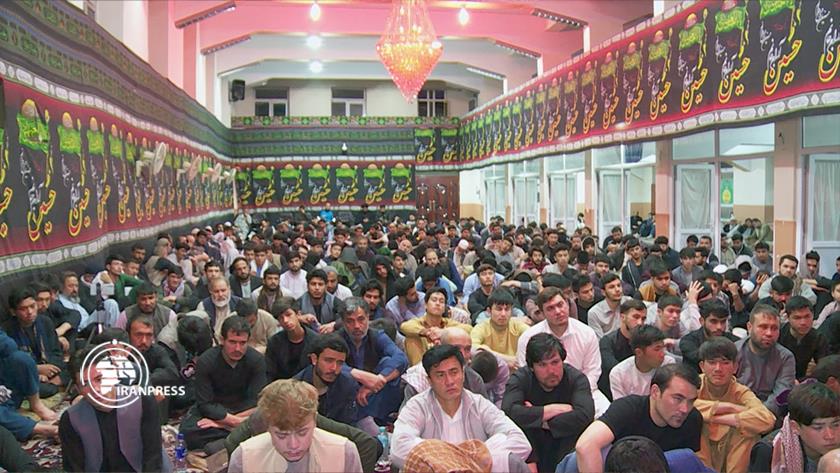 Iranpress: Afghan Muslims observe Qadr Night