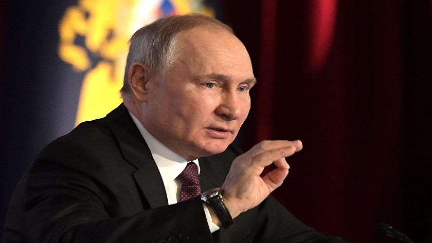 Iranpress: Putin sets task to boost production of domestic satellites