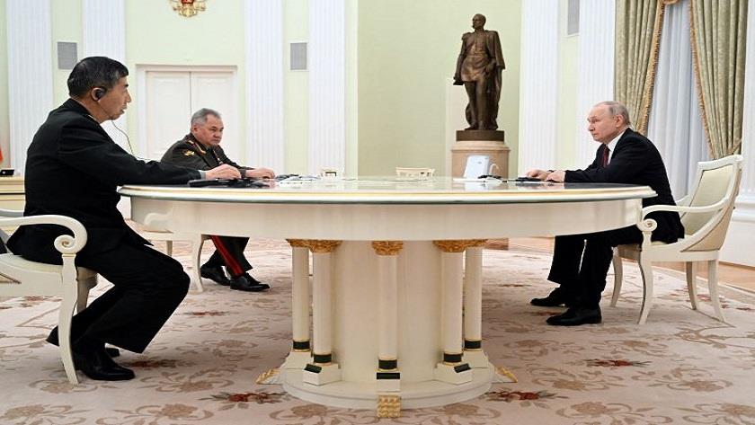 Iranpress: Putin meets with China’s defence minister in Moscow