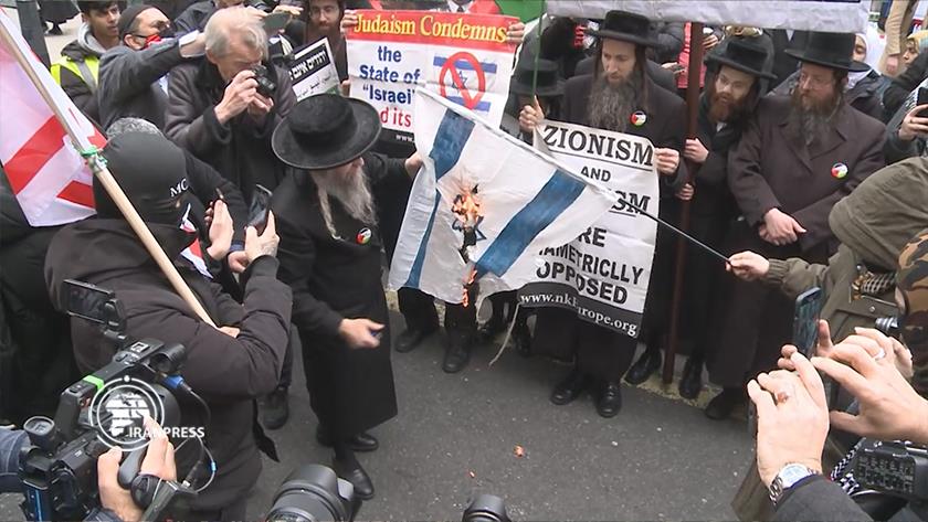 Iranpress: Jewish Rabbis set on fire Israeli flag in London
