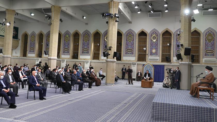 Iranpress: Leader: Enemy seeks to frustrate people with gov