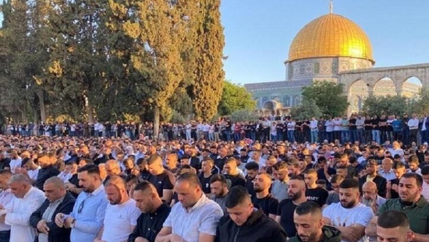 Iranpress: Glorious Eid al-Fitr prayers held in Al-Aqsa Mosque