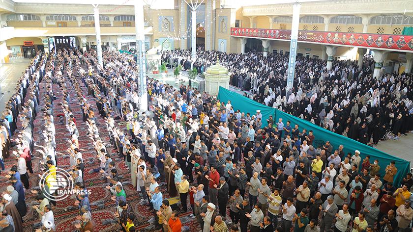 Iranpress: Eid al-Fitr prayers held in shrine of Hazrat Masoumeh (as) 