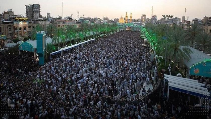 Iranpress: Millions of pilgrims attend Eid al-Fitr prayer in Bayn al-Haramayn 