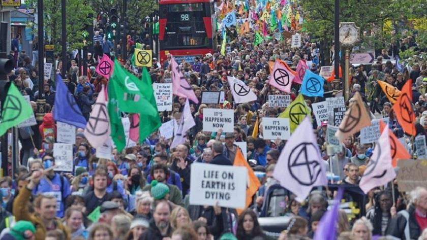 Iranpress: Environmental activists hold rally for second day in London