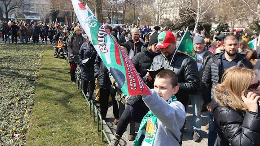 Iranpress: Thousands of Bulgarians demand closure of NATO bases