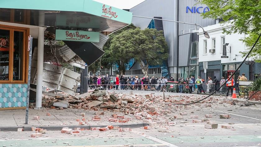 Iranpress: Indonesia hit by magnitude-7.3 earthquake