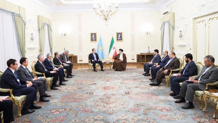 Iranpress: Raisi stresses developing trade ties between Iran and Kazakhstan