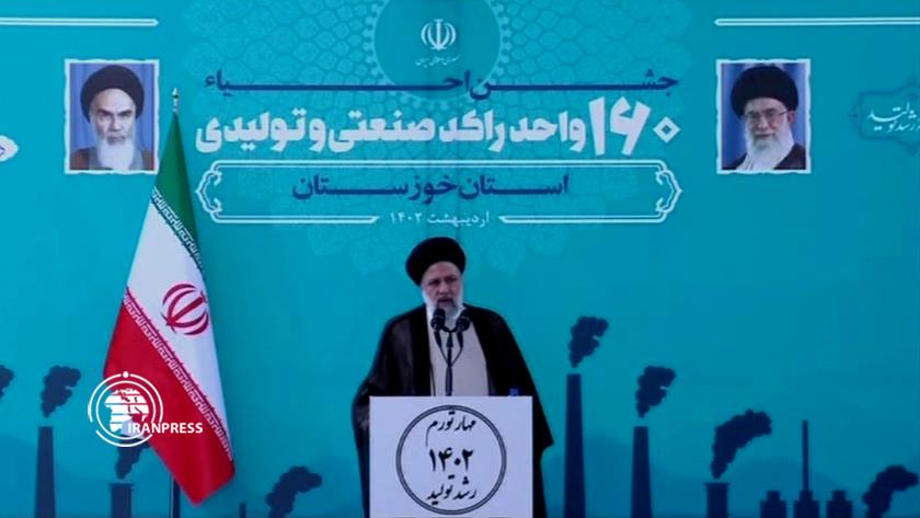 Iranpress: Raisi Revivs 160 stagnant industrial units, meets with people of Khuzastan province 