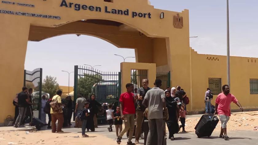 Iranpress: Thousands of Sudanese families cross into Egypt 
