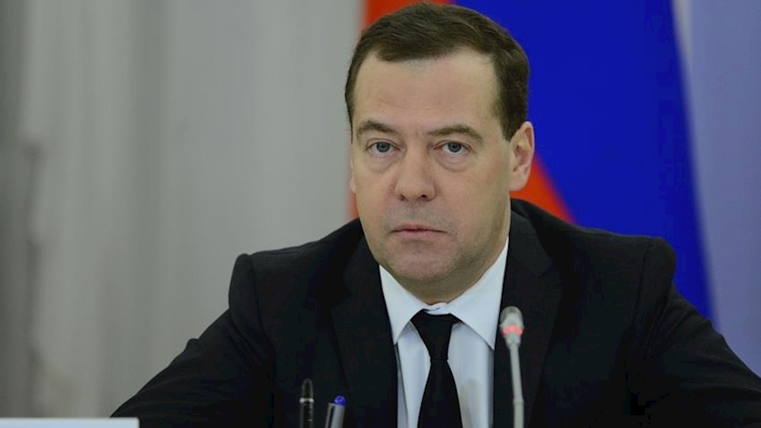Iranpress: Medvedev urges to inflict crushing defeat on Ukraine
