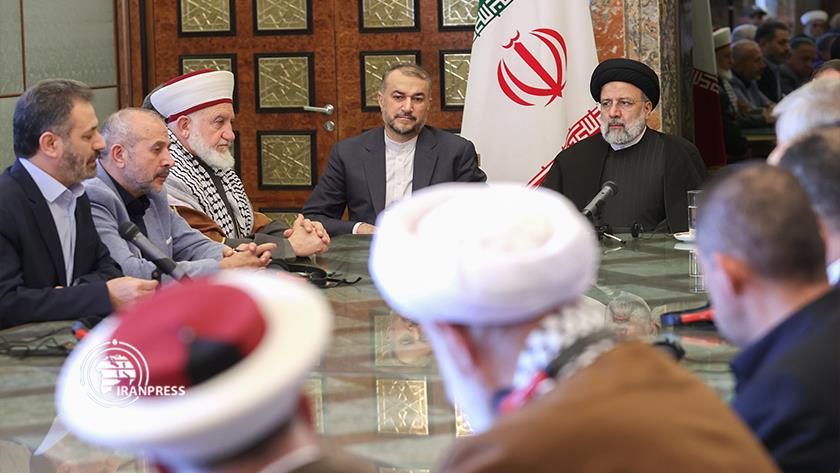 Iranpress: Iranian President meets with Syrian scholars