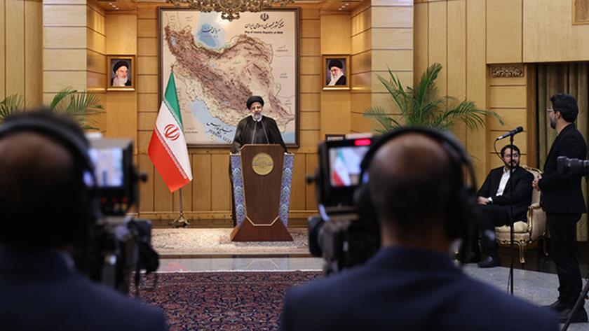 Iranpress: President returns to Tehran from Damascus