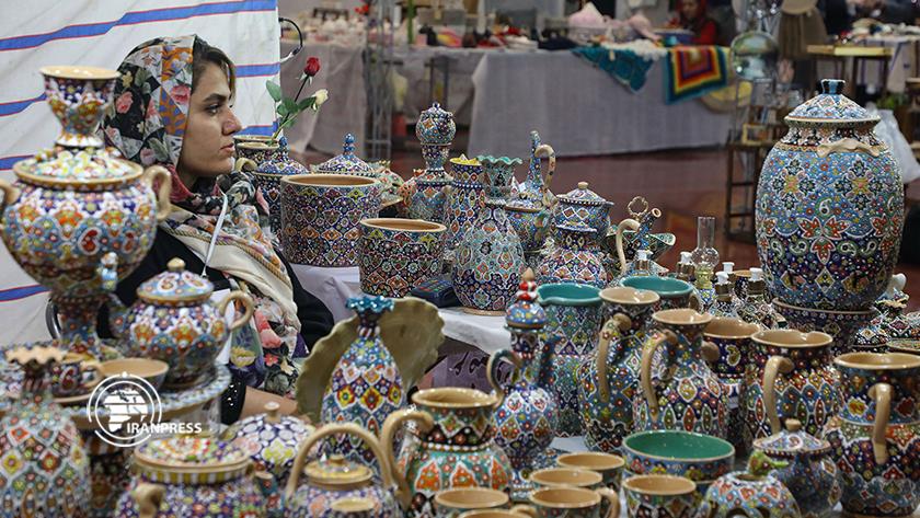 Iranpress: Iranian Handicrafts Exhibition held in Isfahan