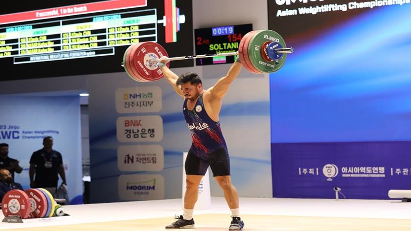 Iranpress:  Iran’s Soltani Wins Gold at Asian Weightlifting Championships
