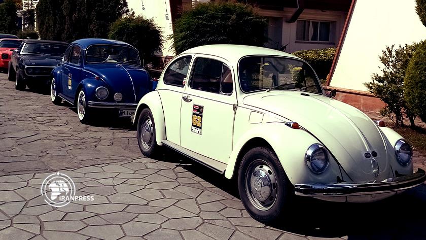 Iranpress: Classic Car Show in Iran 