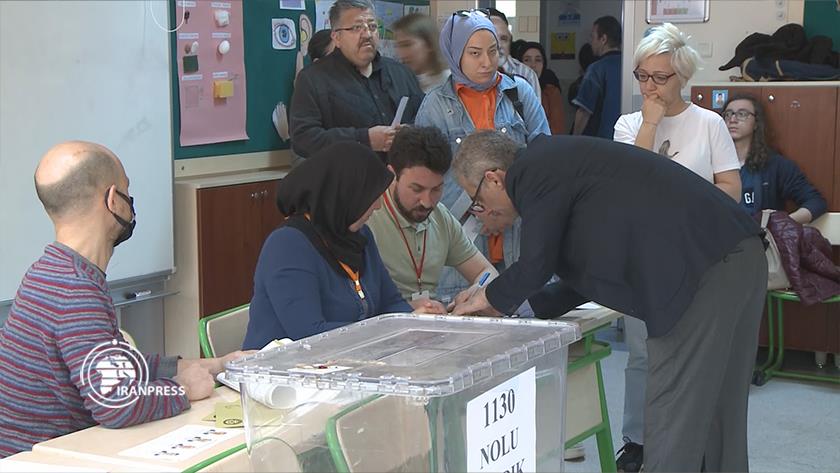Iranpress: Turkish turn out in elections; hoping for realization of their expectations