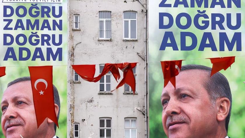 Iranpress: Initial vote results show Erdogan ahead of rival