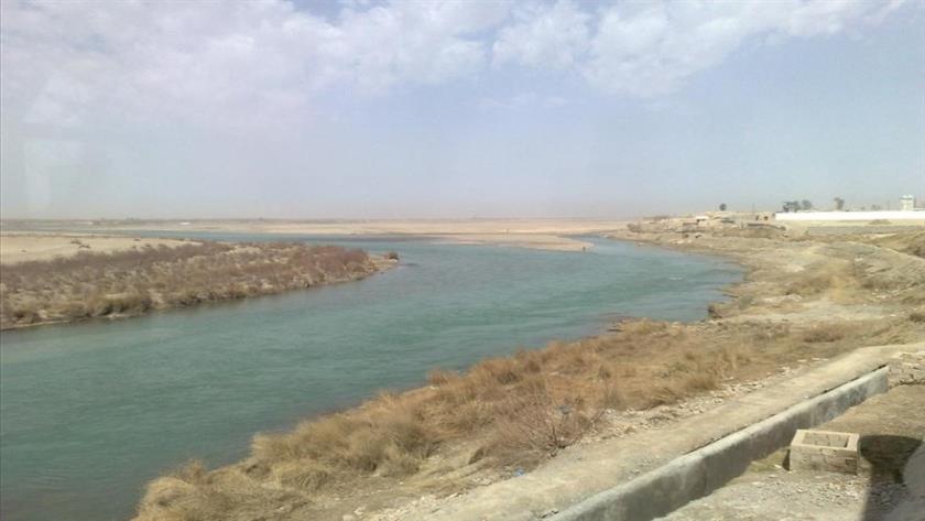 Iranpress: Iran seeks to secure its water right from Hirmand: Mehrabian