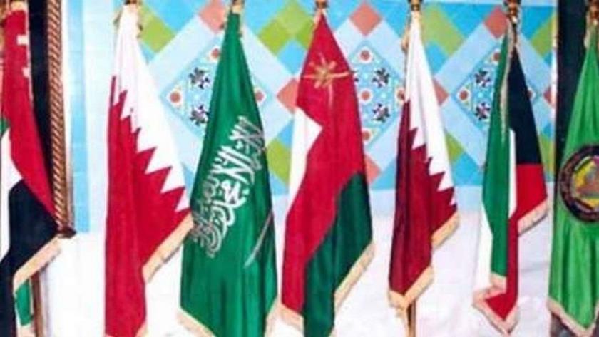 Iranpress: Iran, Persian Gulf Countries discuss boosting their ties