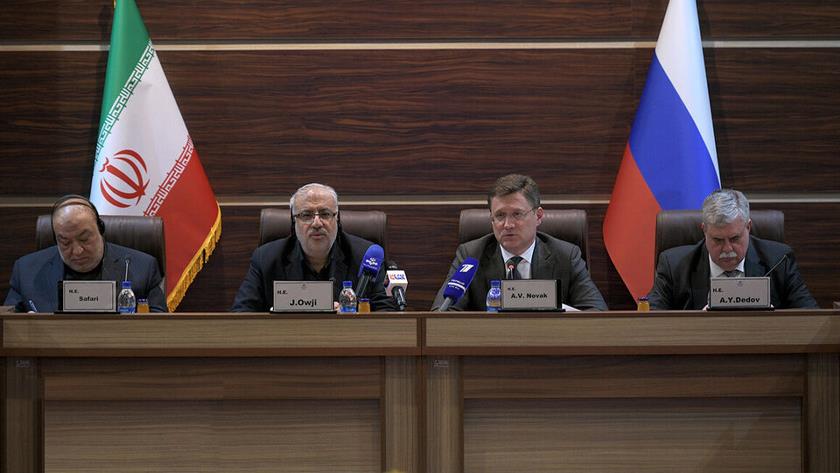 Iranpress: Iran, Russia delegations discuss cooperation in energy sector
