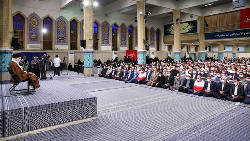 Iranpress: Iran Leader receives Hajj officials, pilgrims