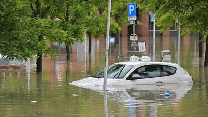 Iranpress: Flood in Italy leaves at least 13 dead, tens of thousands displaced