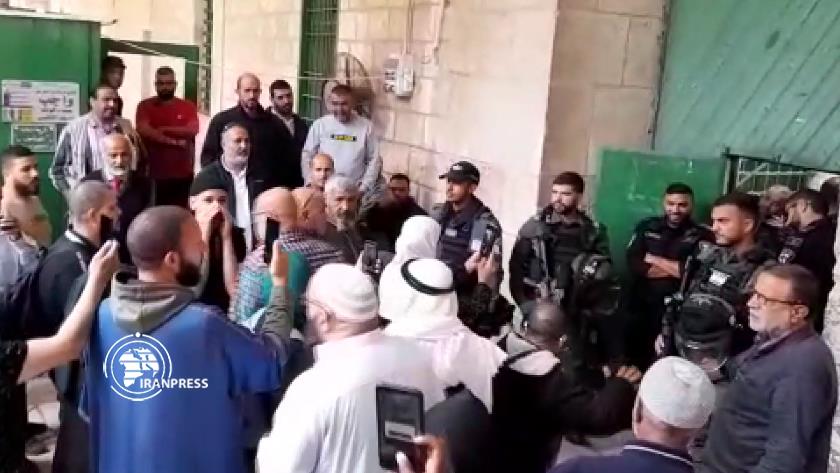 Iranpress: Clashes reported between Palestinians, Israeli settlers around Al-Aqsa Mosque