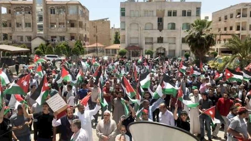 Iranpress: Jordanian demonstrators gather in support of Palestinian resistance