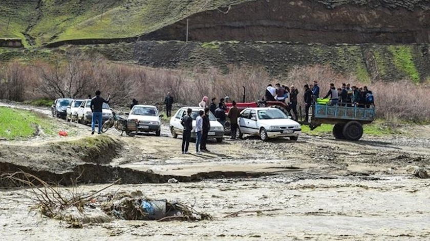 Iranpress: Four dead as flash flood swepts through northeastern Iran
