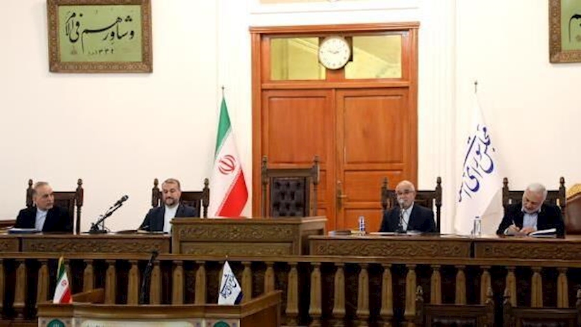 Iranpress: Iran ready to cooperate with all world countries: FM