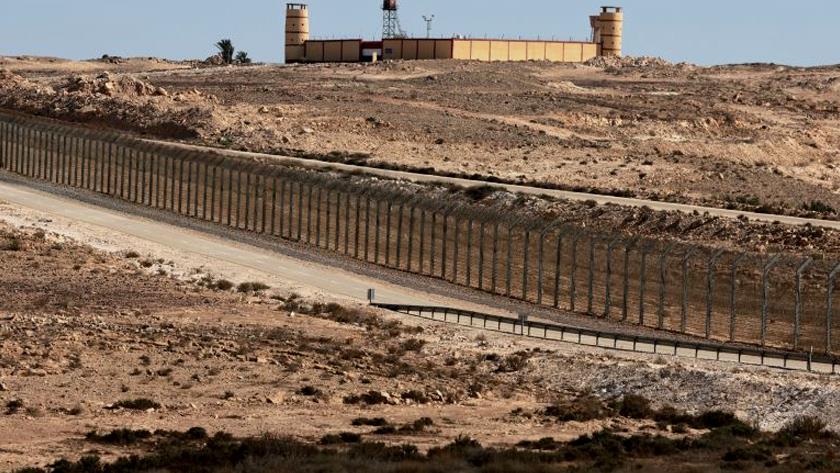 Iranpress: Three Israeli soldiers and gunman killed near Egypt border